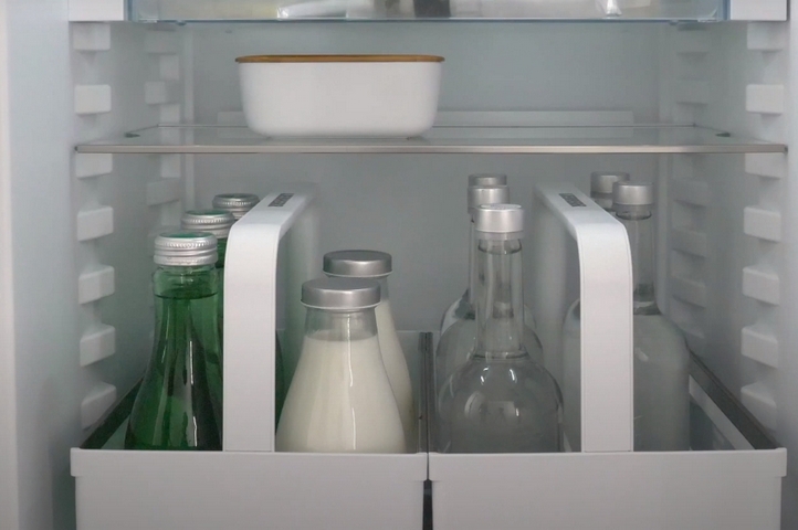 Liebherr Plus Bottle basket feature